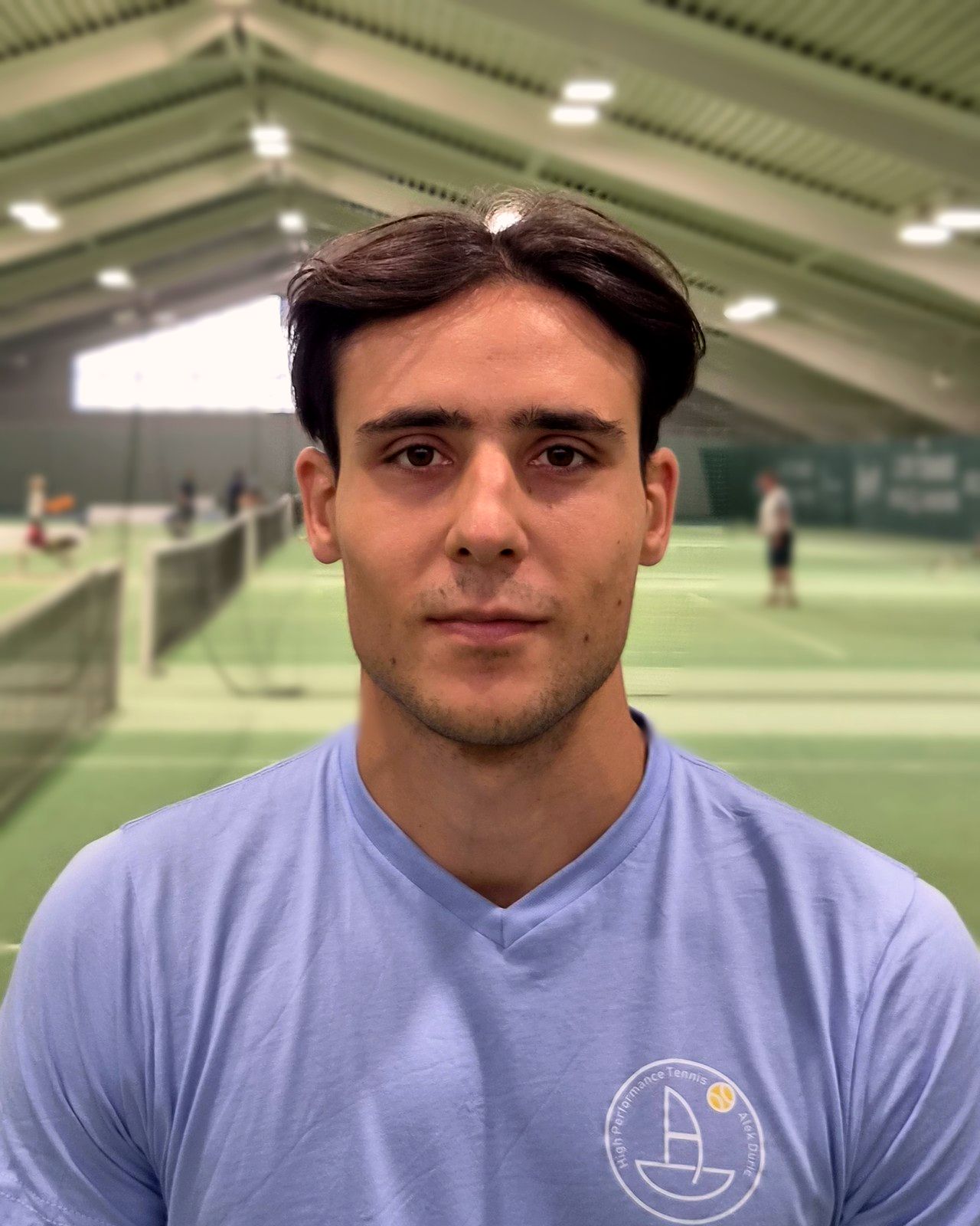 Moris Ahmetasevic, Tennis Coach, in der Tennishalle